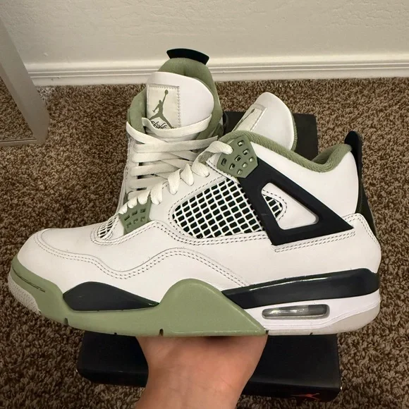 Women’s Jordan Seafoam 4s - Picture 2 of 7